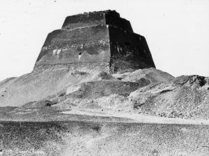 Huniho pyramida, kterou nechal dokončit Snofru