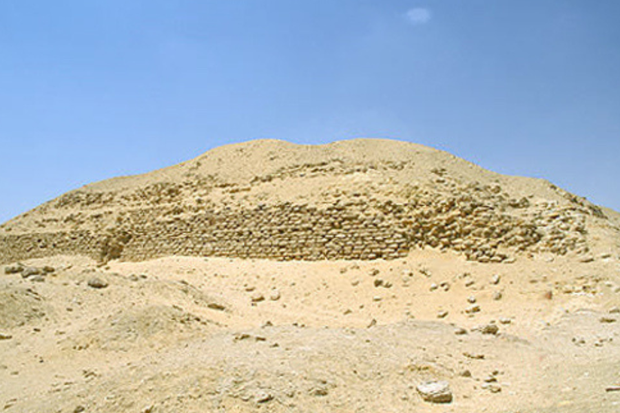 Chabova pyramida v Záwíjit el-Arján Chabova pyramida v Záwíjit el-Arján