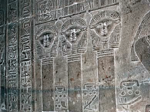 Chrám bohyně Hathor - detail interiéru