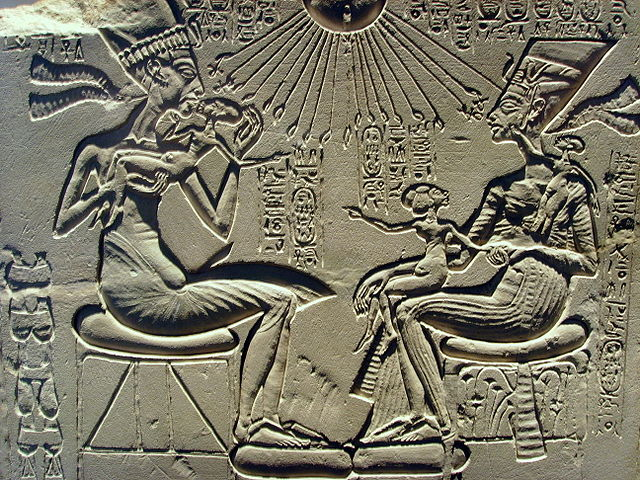 Achnatonova náboženská reforma byla dílem Achnatona a Nefertiti