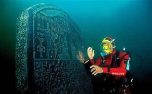 Herakleion - stéla s hieroglyfy pod hladinou moře; Photo: Christoph Gerigk