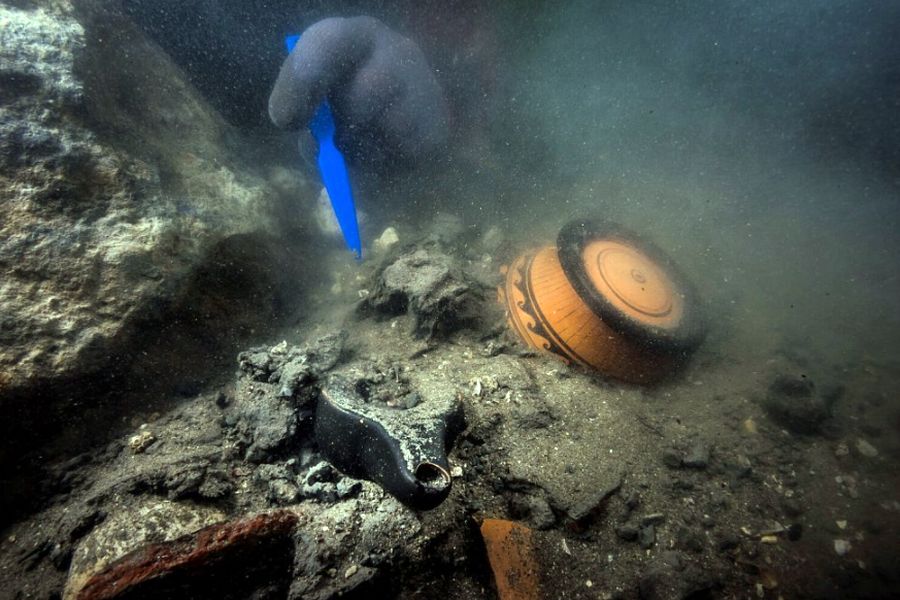 Potopený Herakleion - koše a keramika